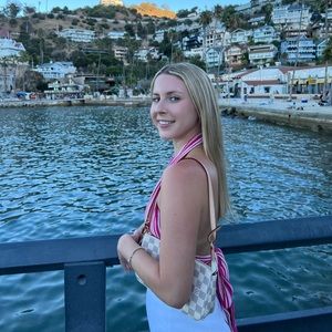 Meet your Posher, Alyssa